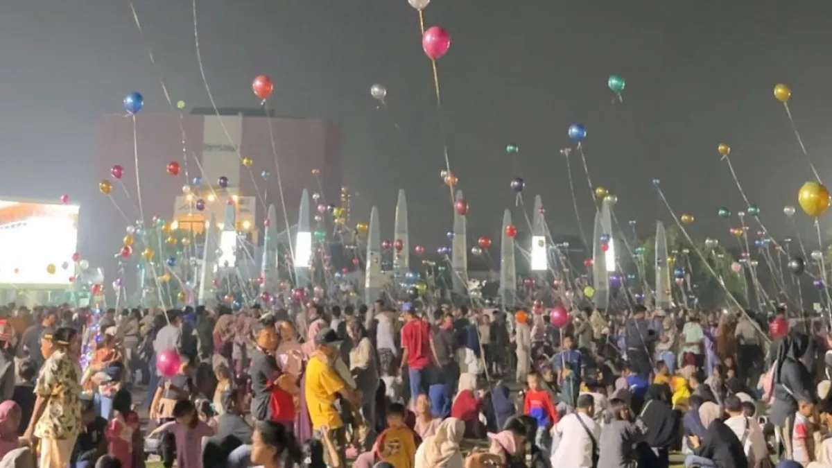 Festival Balon di Plaza Patriot Bekasi Dipadati Warga, UMKM Ikut Kebanjiran Pengunjung
