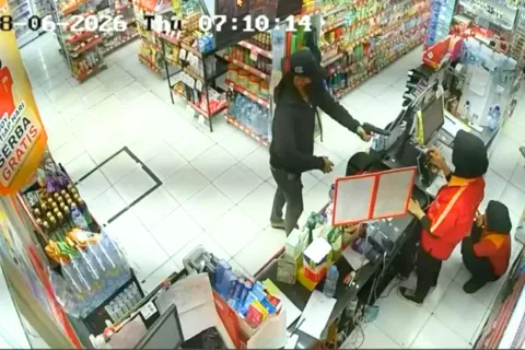 Mahasiswa Nekat Rampok Minimarket di Bekasi, Todong Karyawan Pakai Pistol dan Gasak Rp12,1 Juta