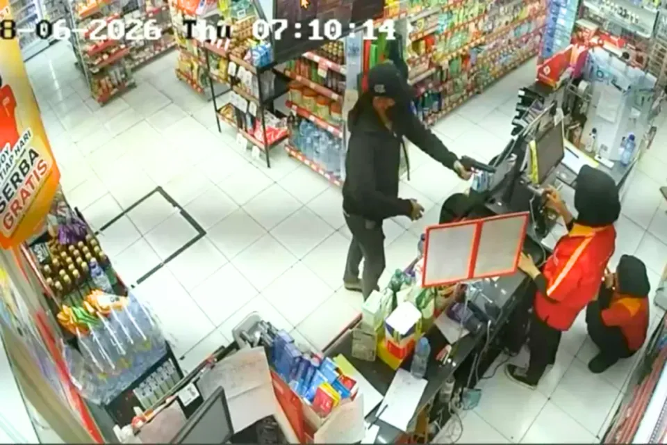 Mahasiswa Nekat Rampok Minimarket di Bekasi, Todong Karyawan Pakai Pistol dan Gasak Rp12,1 Juta