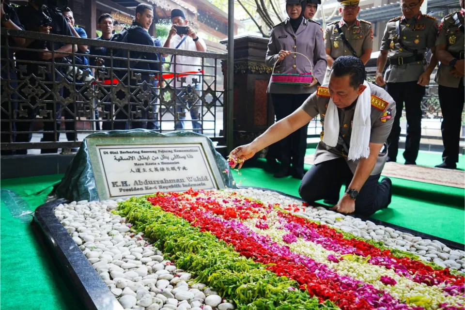 Terbaru Jelang Hari Bhayangkara ke-80, Kapolri Ziarah ke Makam Gus Dur