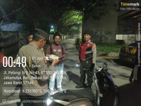 Polsek Bekasi Selatan Gelar Razia Stasioner Dini Hari, Perkuat Pengamanan dan Antisipasi Kejahatan Jalanan
