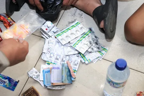 Polres Metro Bekasi Kota Intensifkan Patroli Cipkon, Pengedar Obat Terlarang Dibekuk Saat Razia Malam