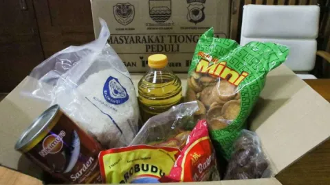 Farhan Pastikan Harga MinyaKita Sesuai HET, 60 Ribu Keluarga di Bandung Terima Bantuan Pangan